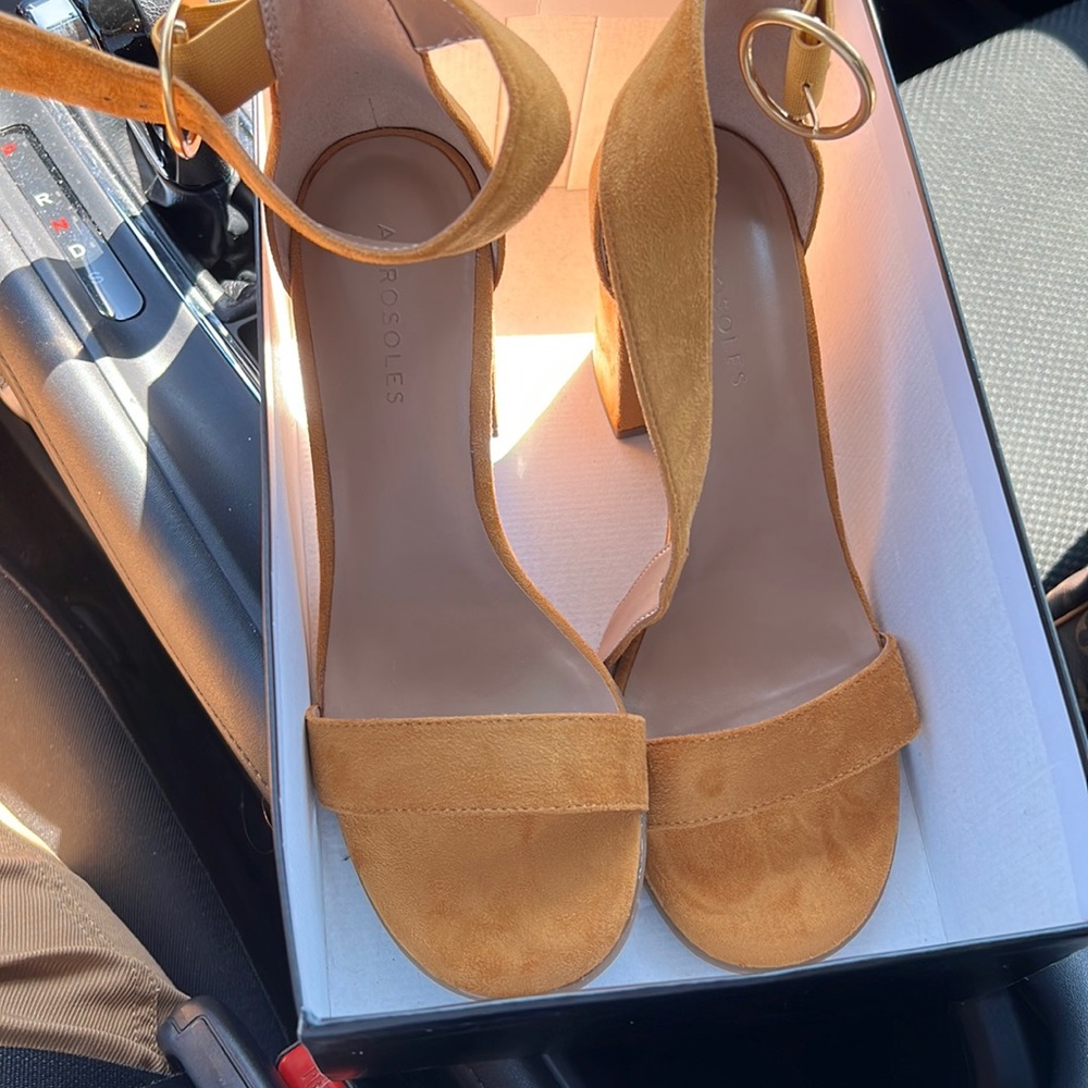 Never worn heels